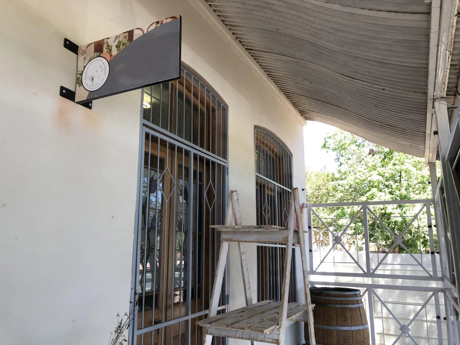 Commercial gem in Willows.