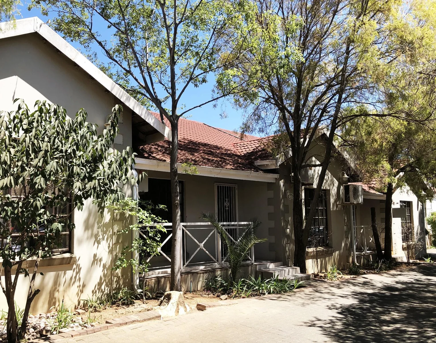 Commercial gem in Willows.