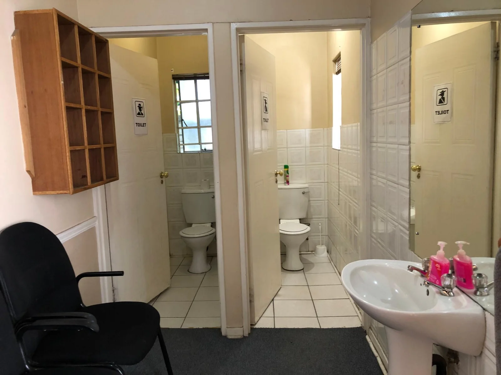 Commercial gem in Willows.