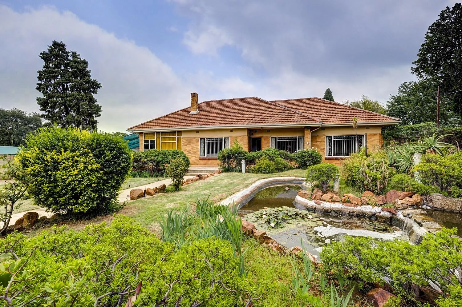 5 BEDROOM HOUSE FOR SALE IN FLORIDA PARK