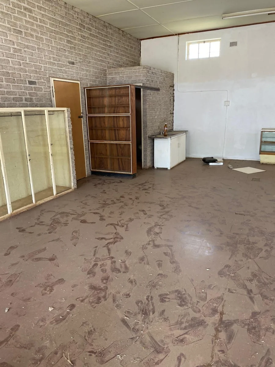 Building for three shops or offices for sale.