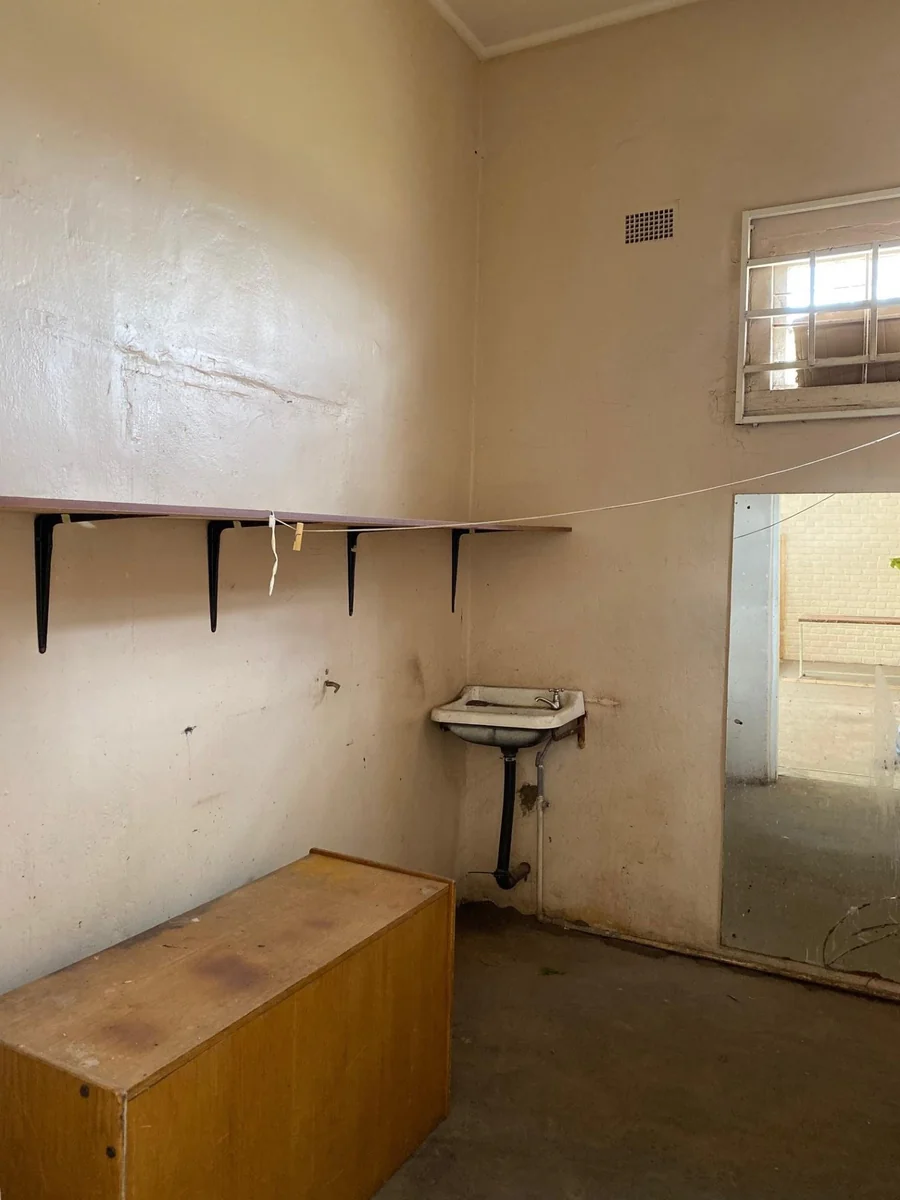 Building for three shops or offices for sale.