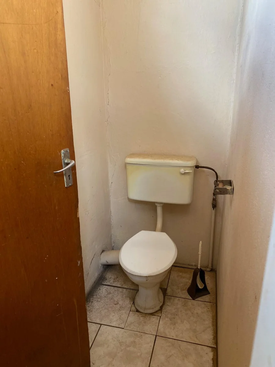 Building for three shops or offices for sale.