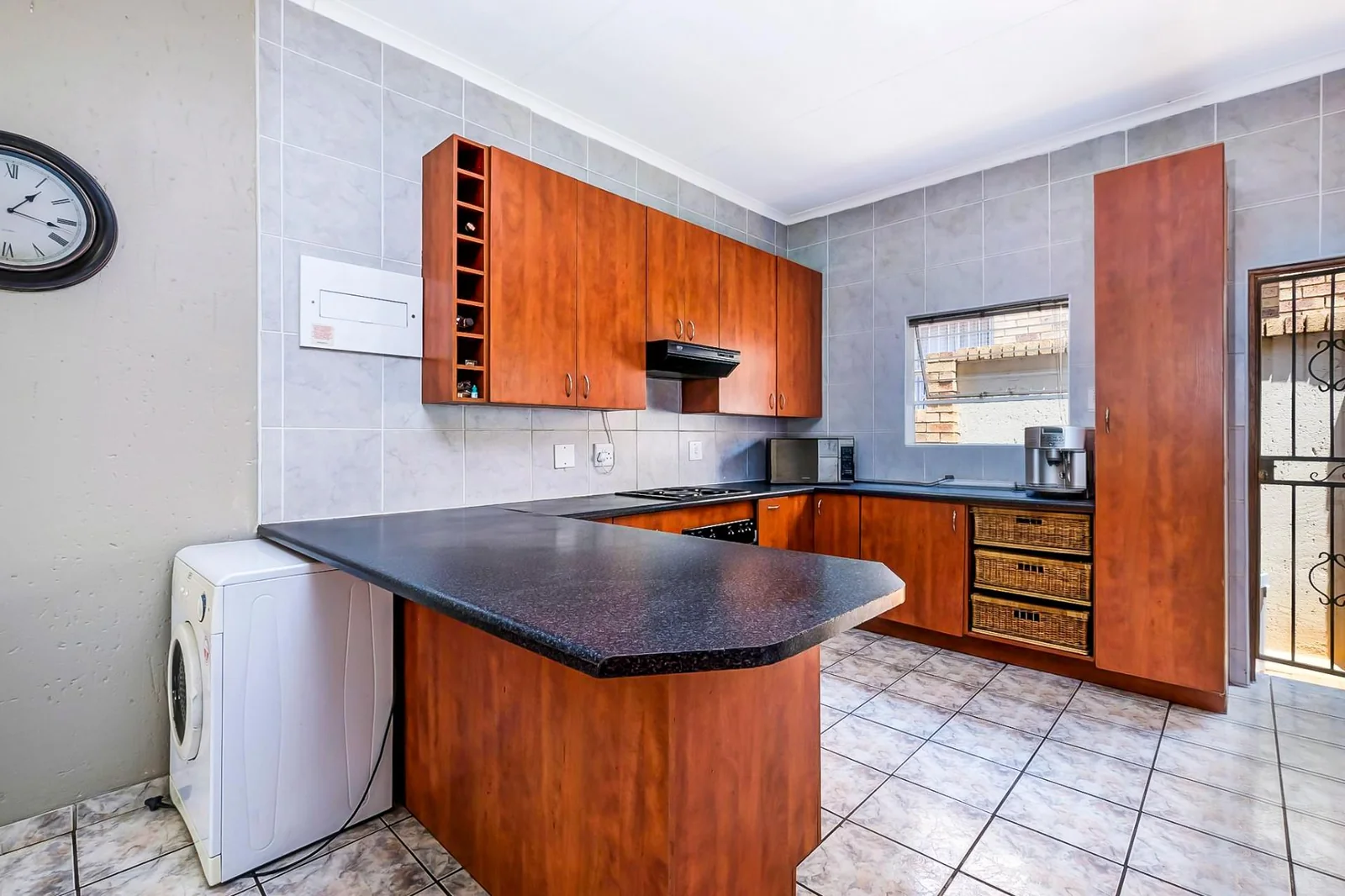 3 BEDROOM CLUSTER HOUSE IN WELTEVREDENPARK