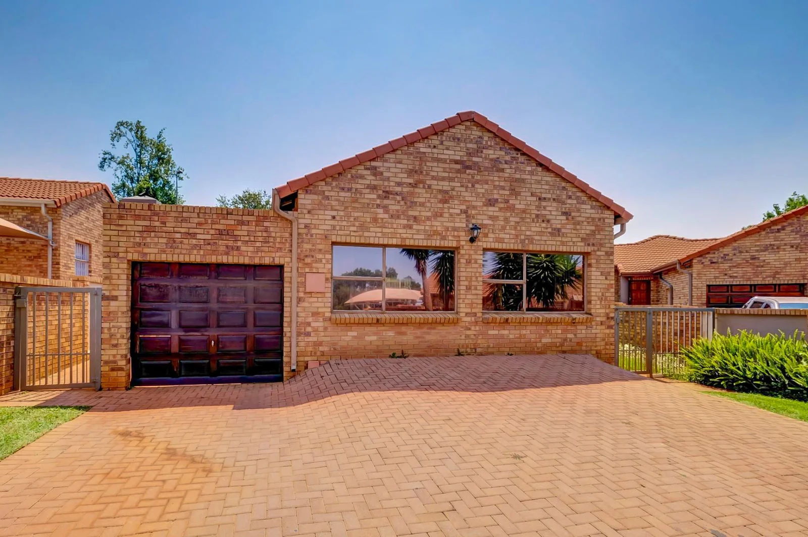 3 BEDROOM CLUSTER HOUSE IN WELTEVREDENPARK