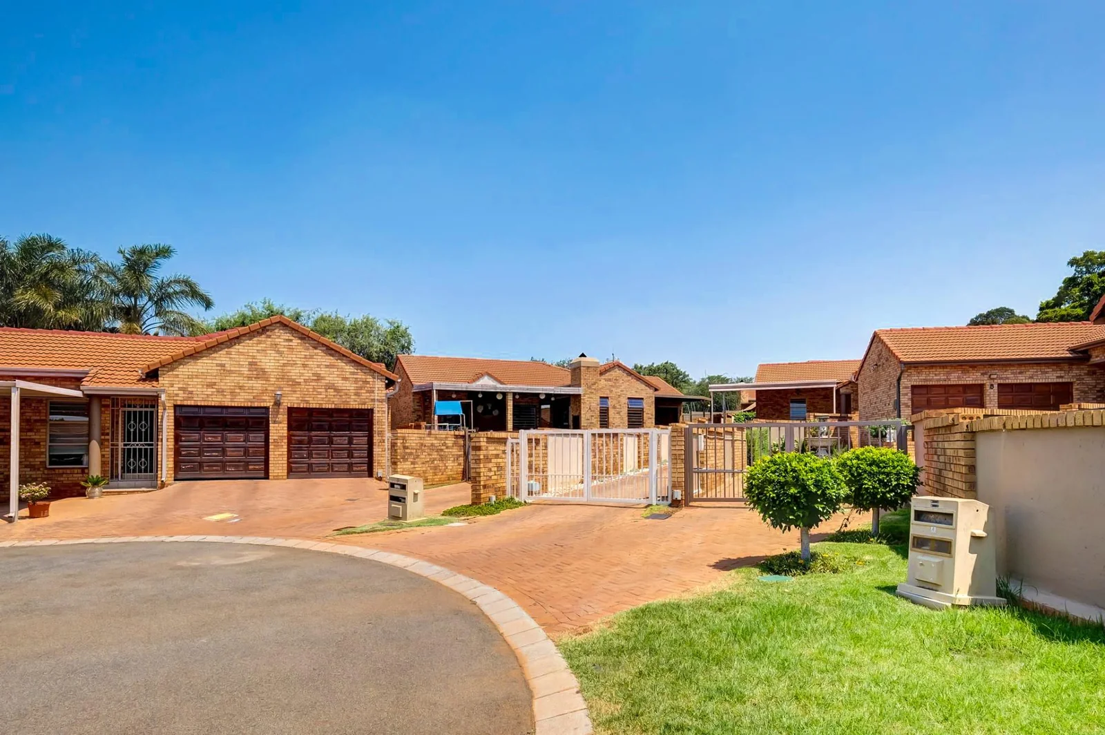 3 BEDROOM CLUSTER HOUSE IN WELTEVREDENPARK