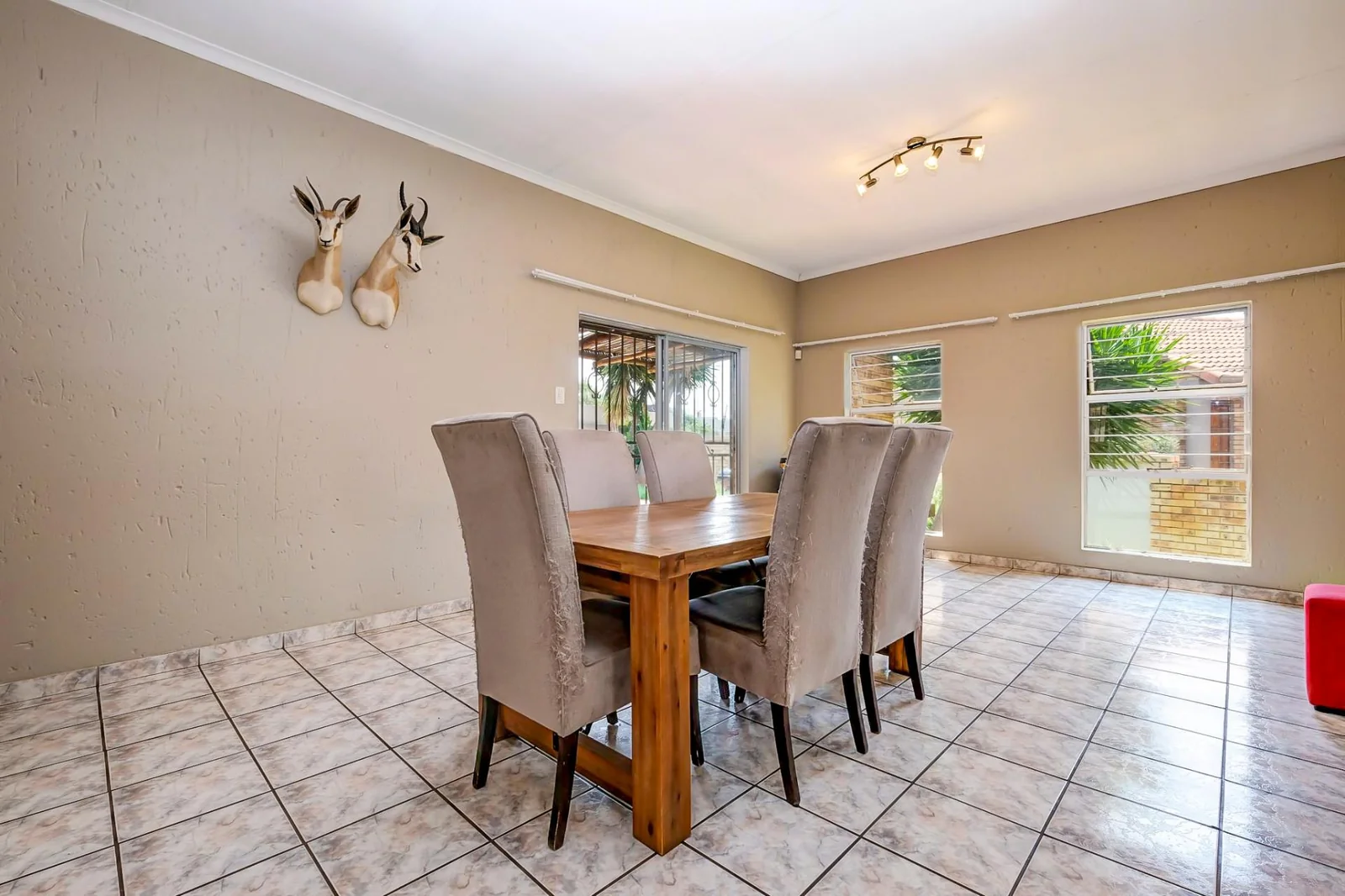 3 BEDROOM CLUSTER HOUSE IN WELTEVREDENPARK