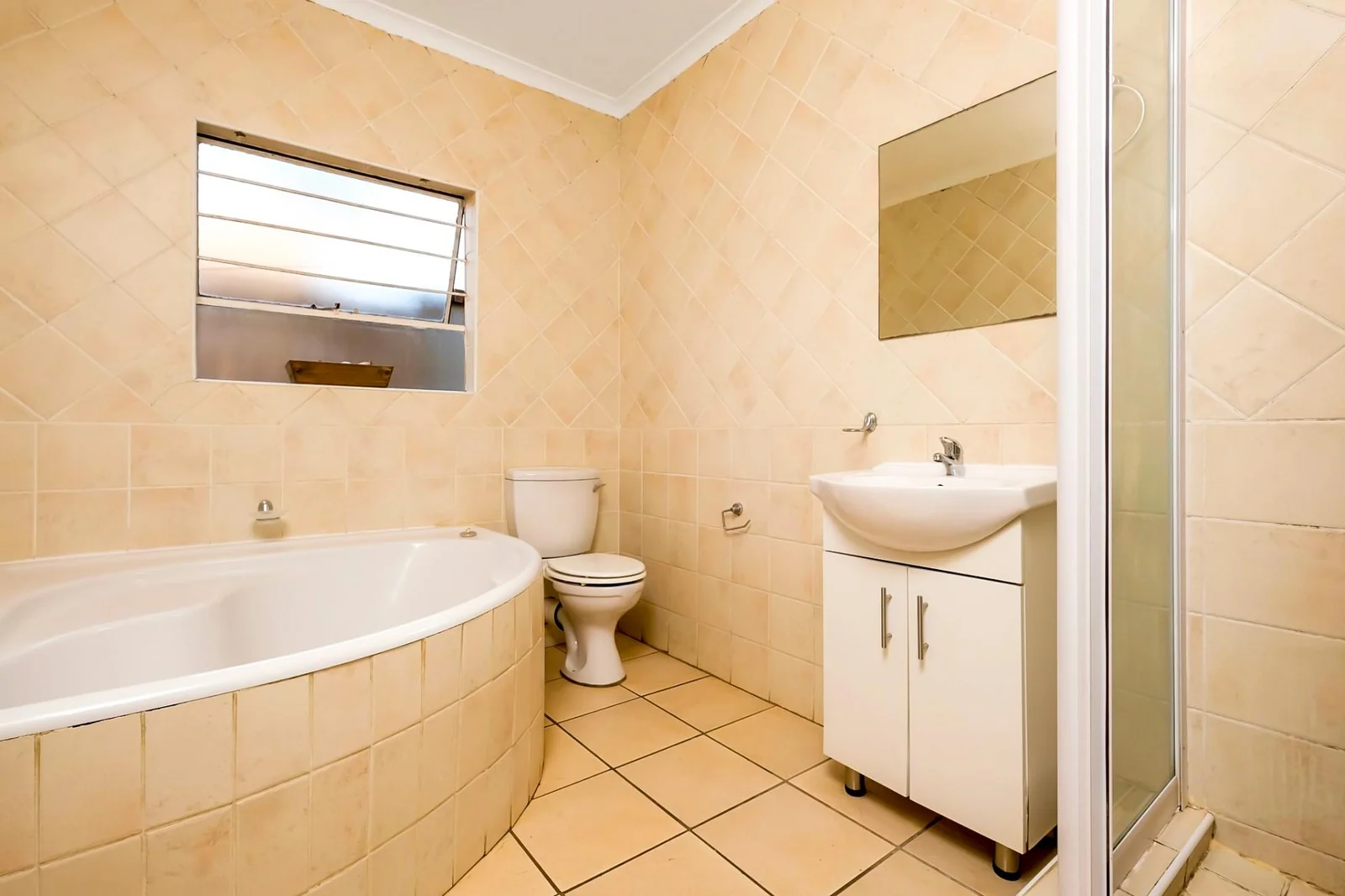 3 BEDROOM CLUSTER HOUSE IN WELTEVREDENPARK