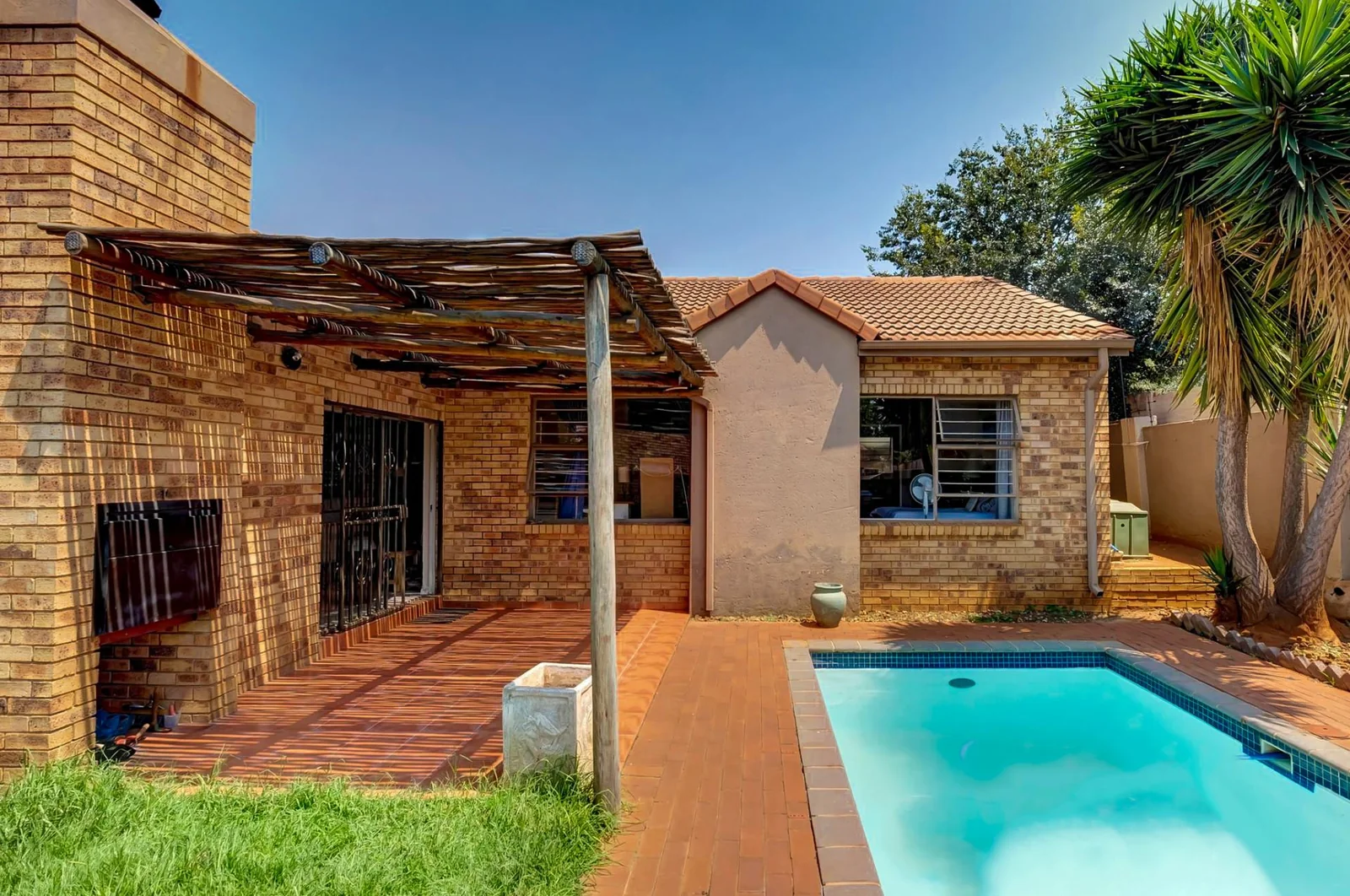 3 BEDROOM CLUSTER HOUSE IN WELTEVREDENPARK