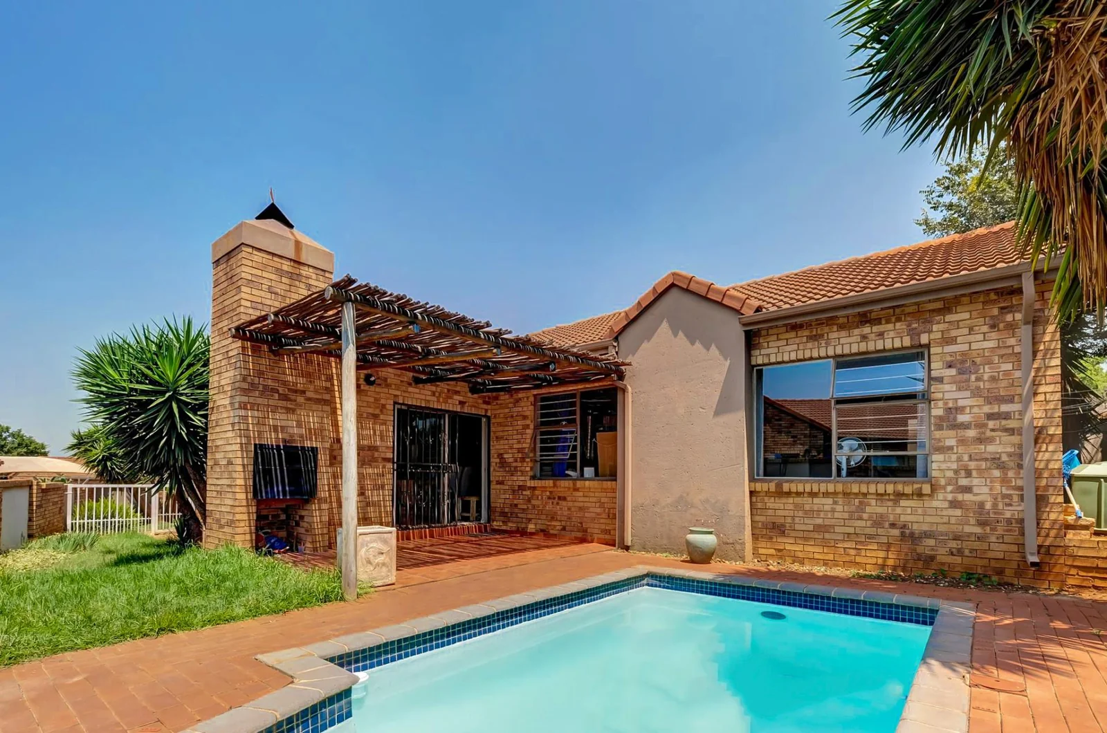 3 BEDROOM CLUSTER HOUSE IN WELTEVREDENPARK