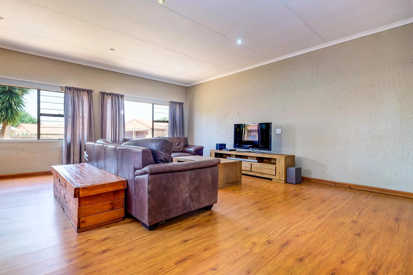 3 BEDROOM CLUSTER HOUSE IN WELTEVREDENPARK