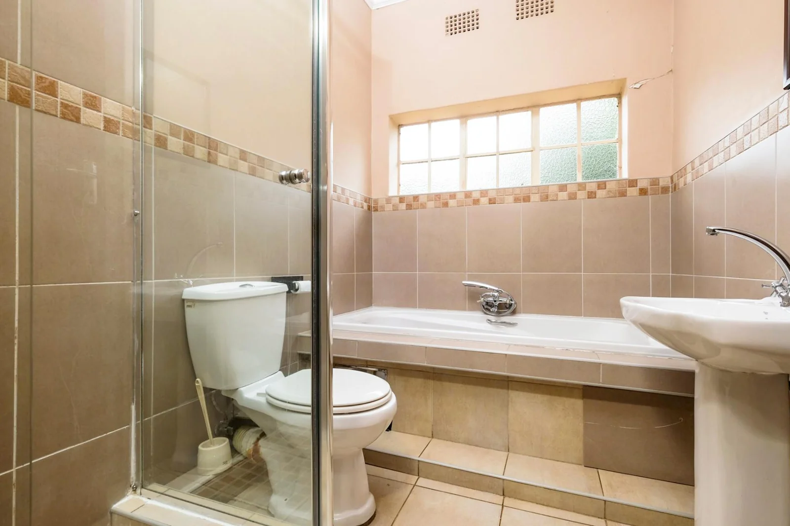 3 BEDROOM HOUSE IN DISCOVERY