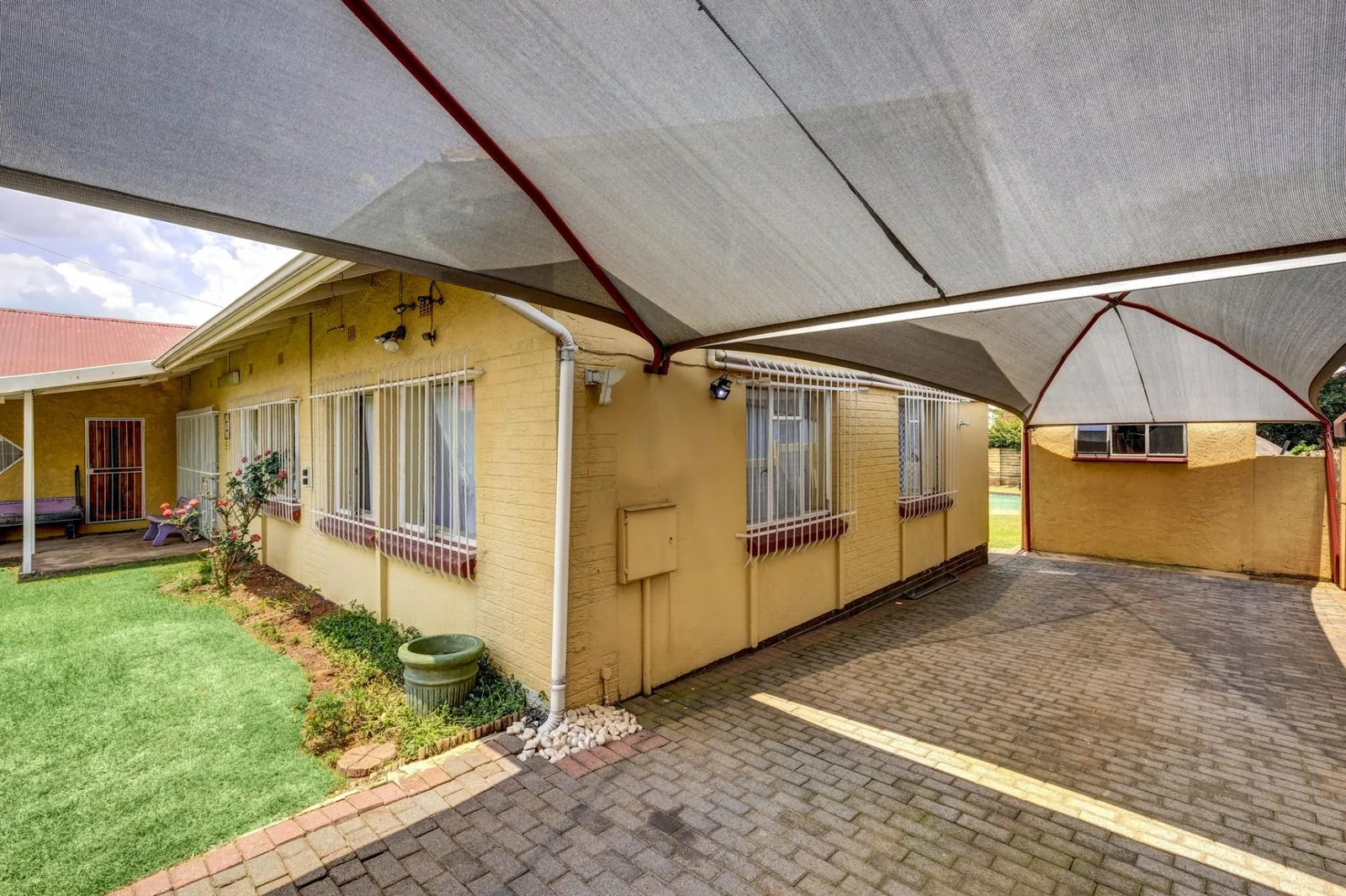 4 BEDROOM HOUSE IN DISCOVERY