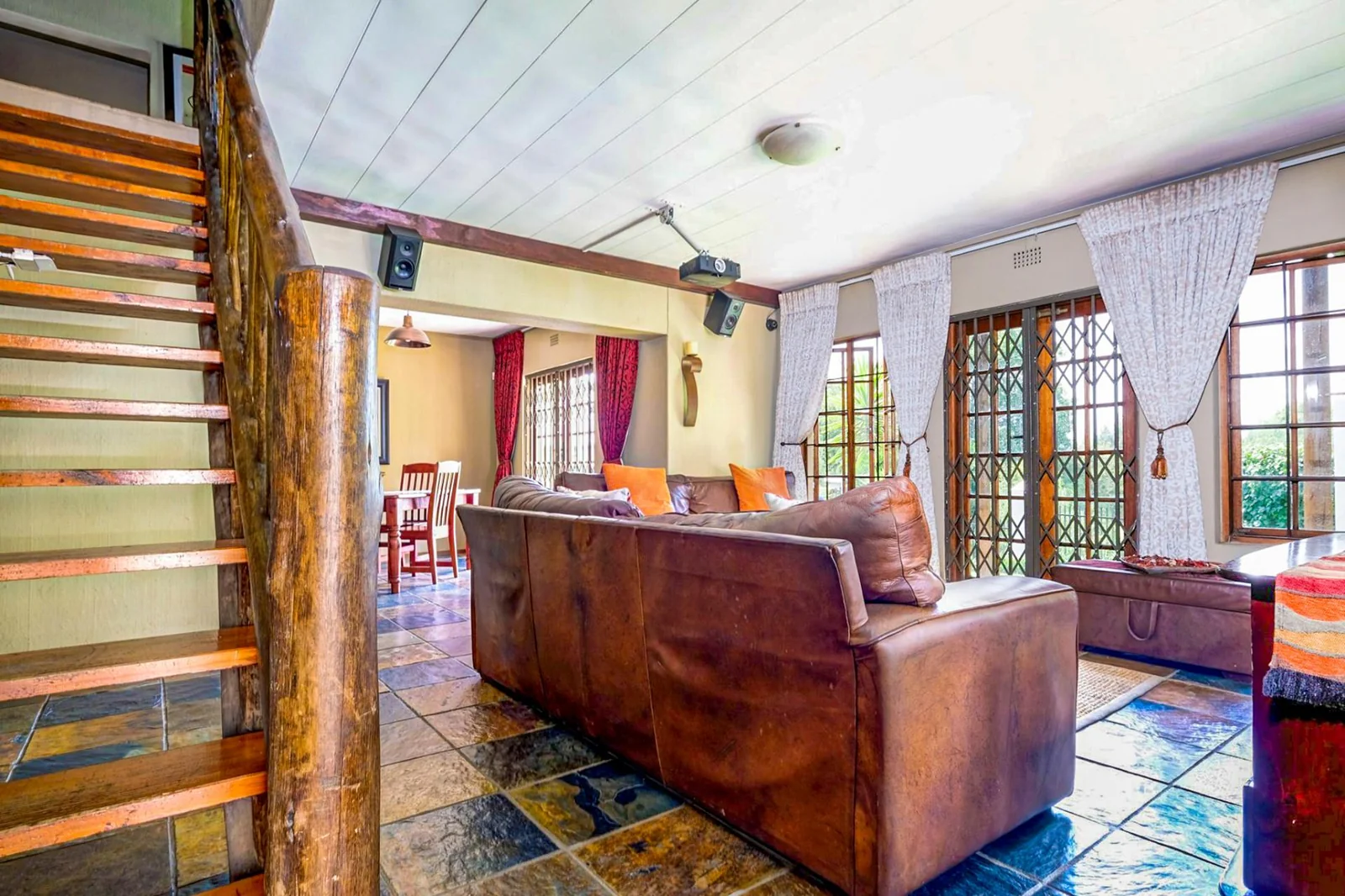 5 BEDROOM HOUSE IN RANDPARK RIDGE