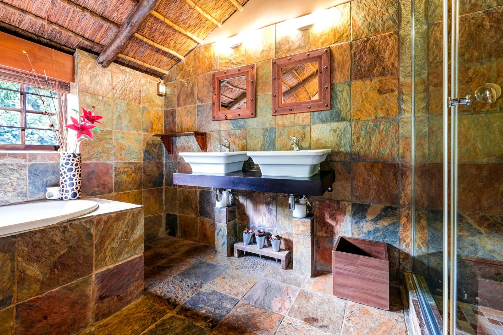 5 BEDROOM HOUSE IN RANDPARK RIDGE