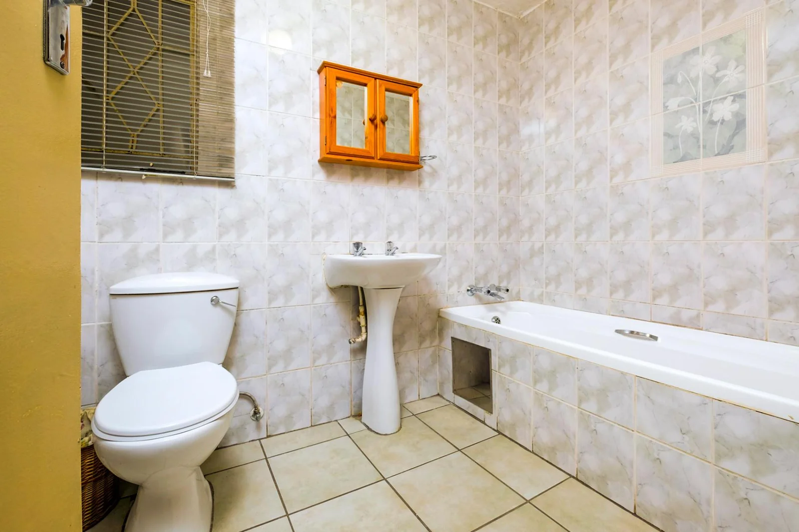 3 BEDROOM APARTMENT FOR SALE IN FLORIDA