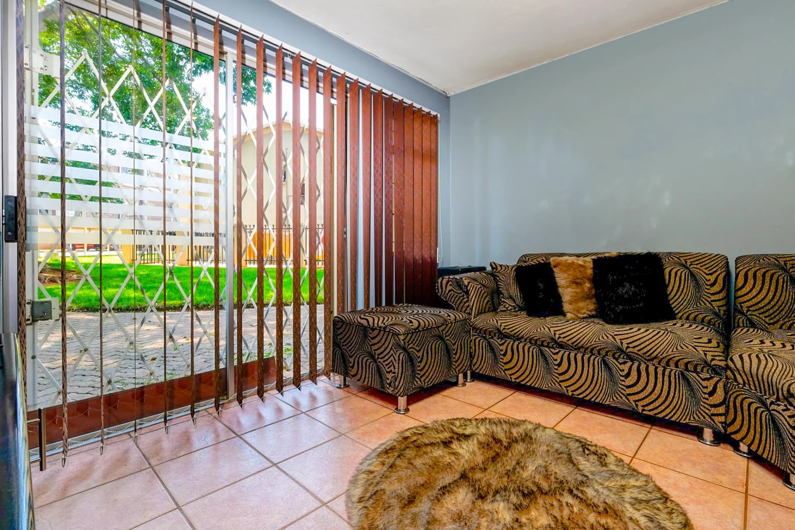 3 BEDROOM APARTMENT FOR SALE IN FLORIDA