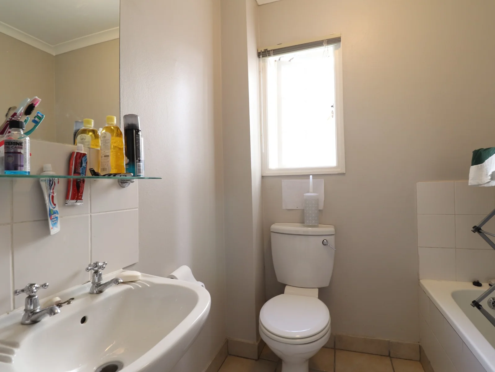 4 Bedroom semi furnished apartment in Bergzicht Plaza to rent 1 December 2026 - R34 100.00