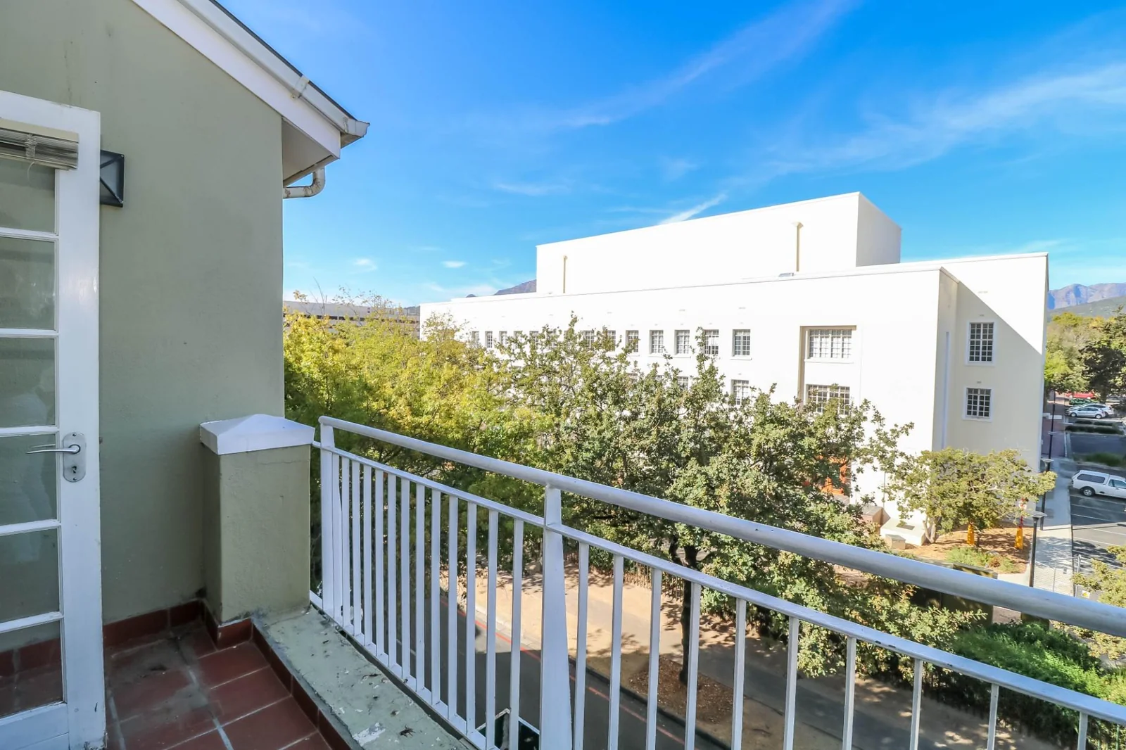 4 Bedroom semi furnished apartment in Bergzicht Plaza to rent 1 December 2026 - R34 100.00