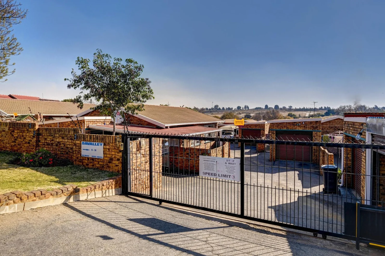 3 BEDROOM SIMPLEX IN MINDALORE