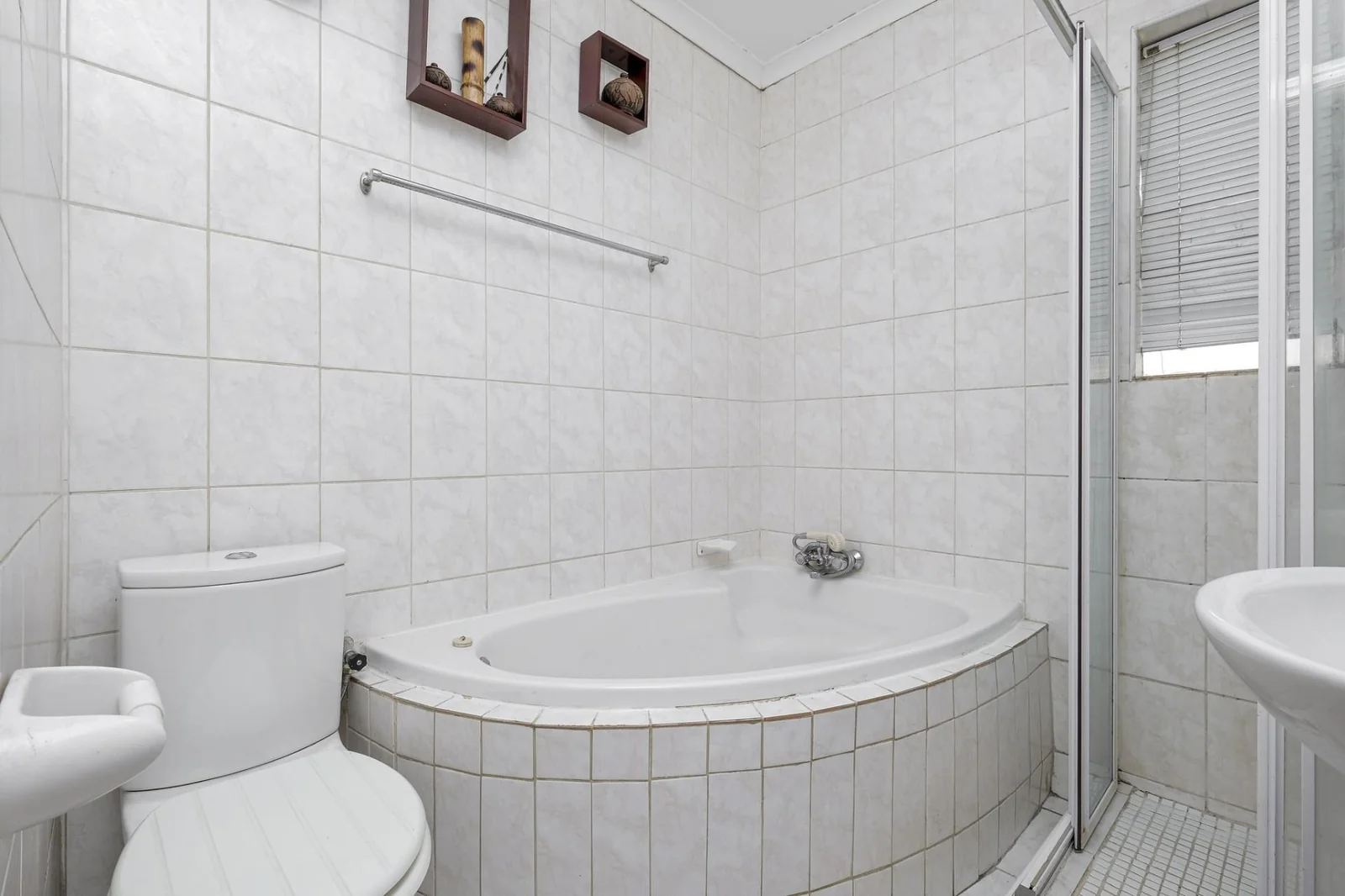 3 BEDROOM SIMPLEX IN MINDALORE