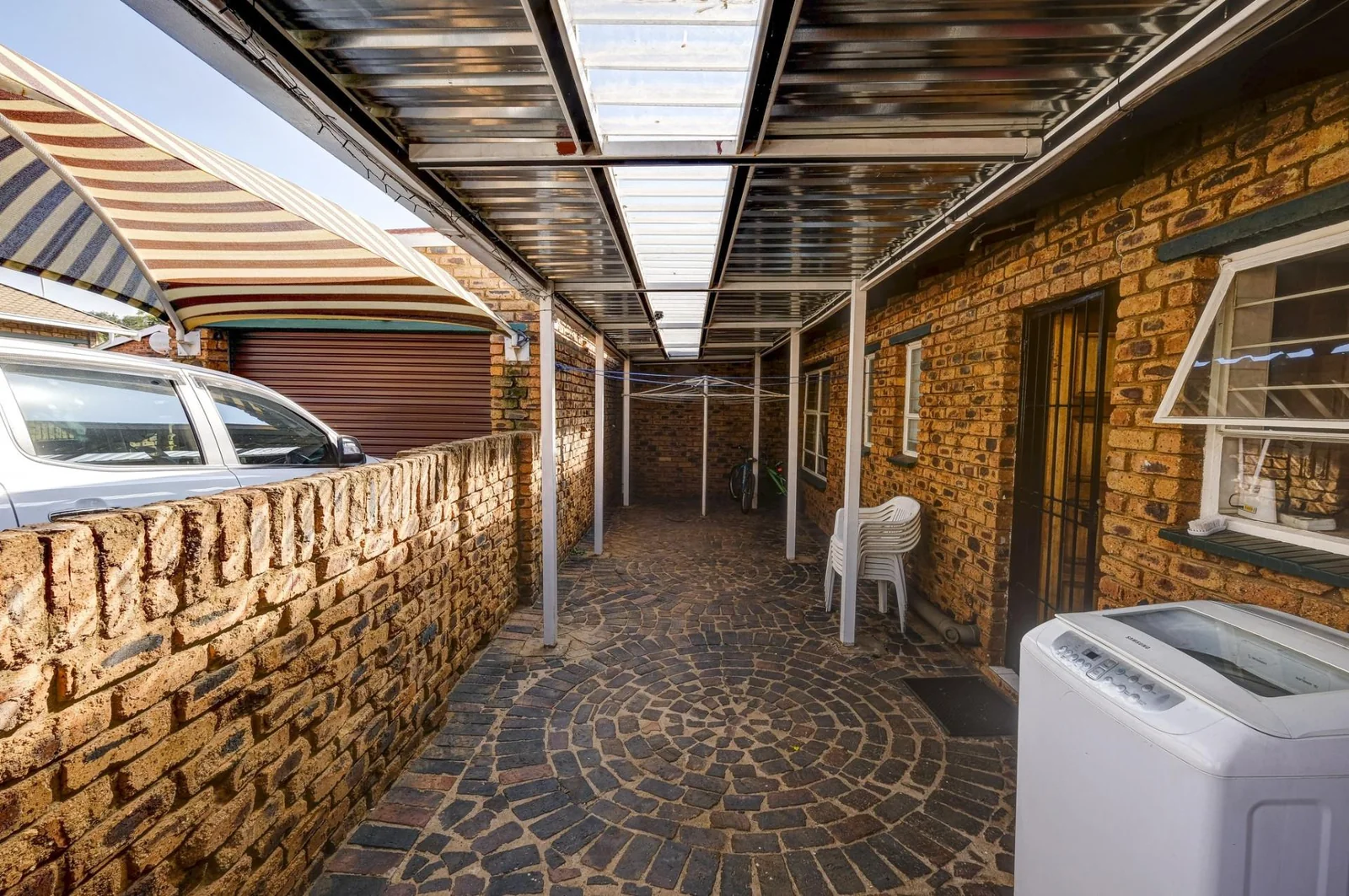 3 BEDROOM SIMPLEX IN MINDALORE