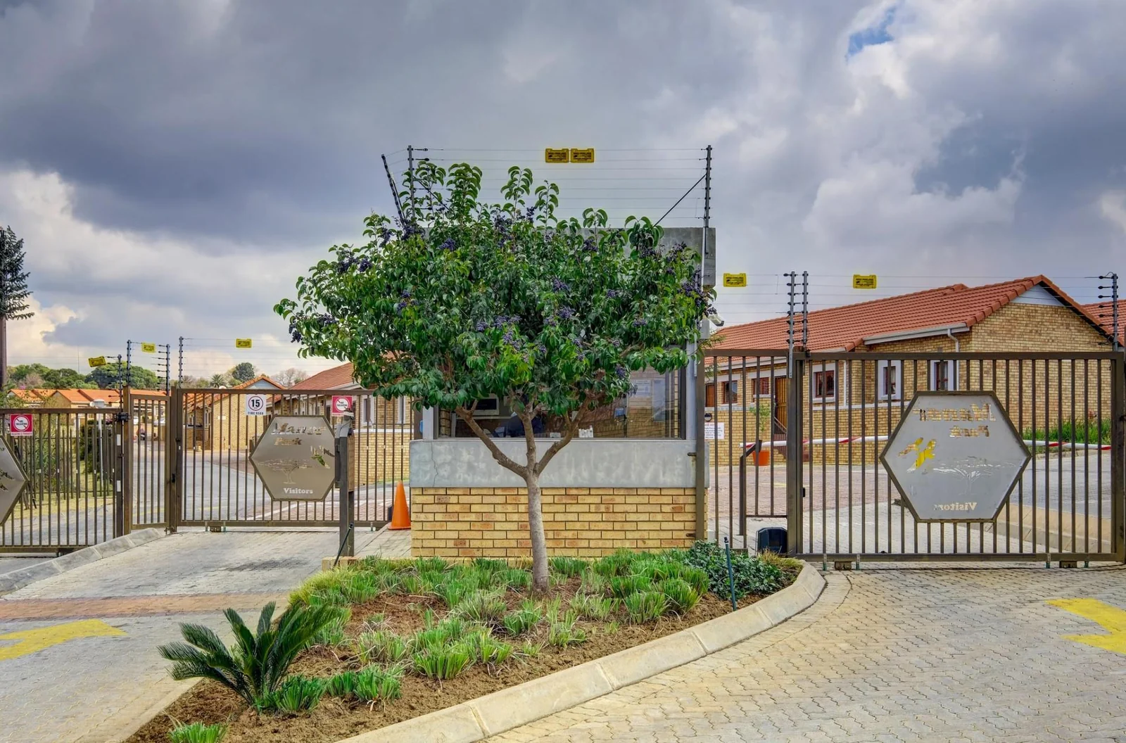 2 BEDROOM SIMPLEX FOR SALE IN RANDPARK RIDGE