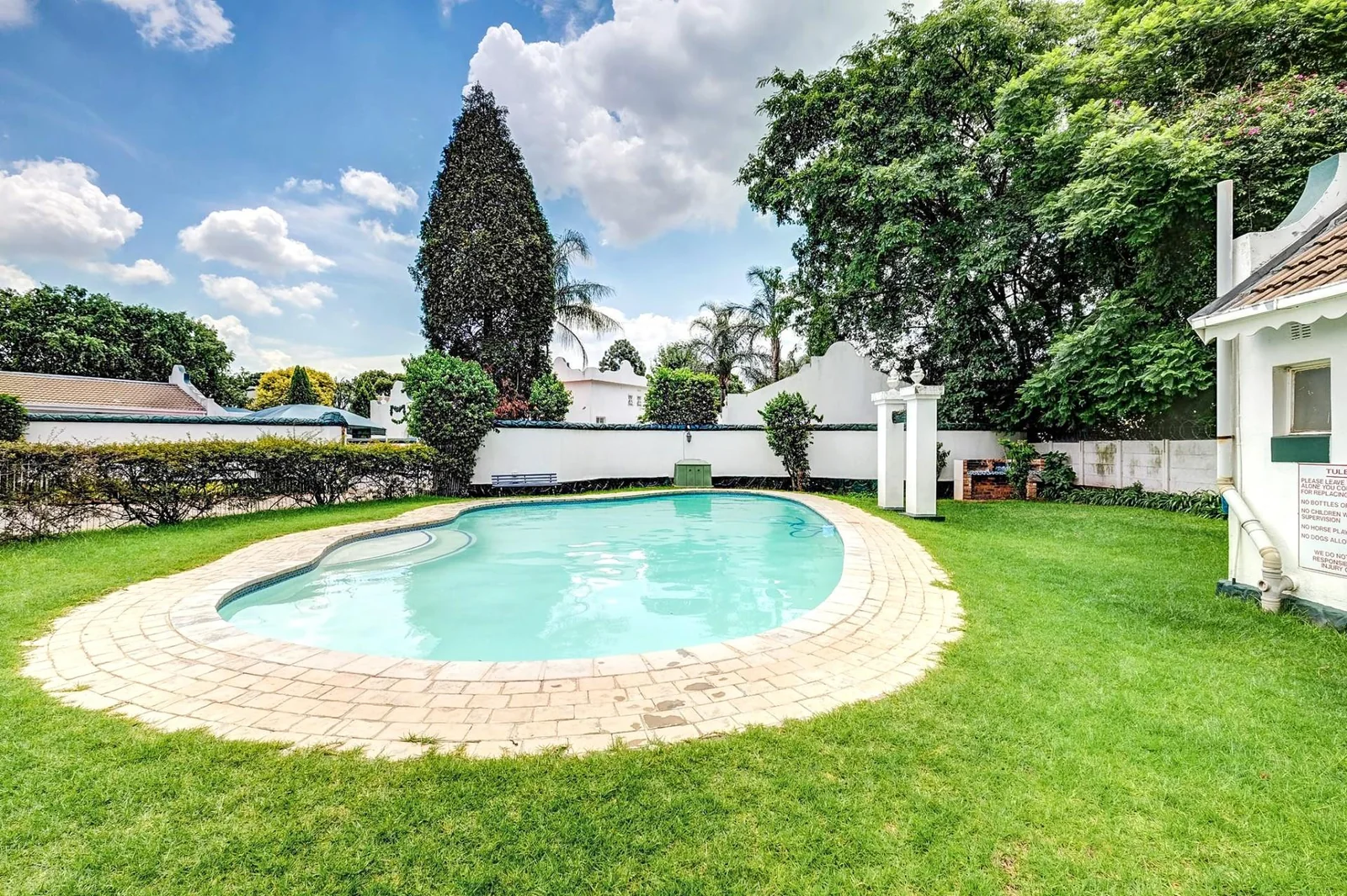 Large Townhouse for sale in Florida Park