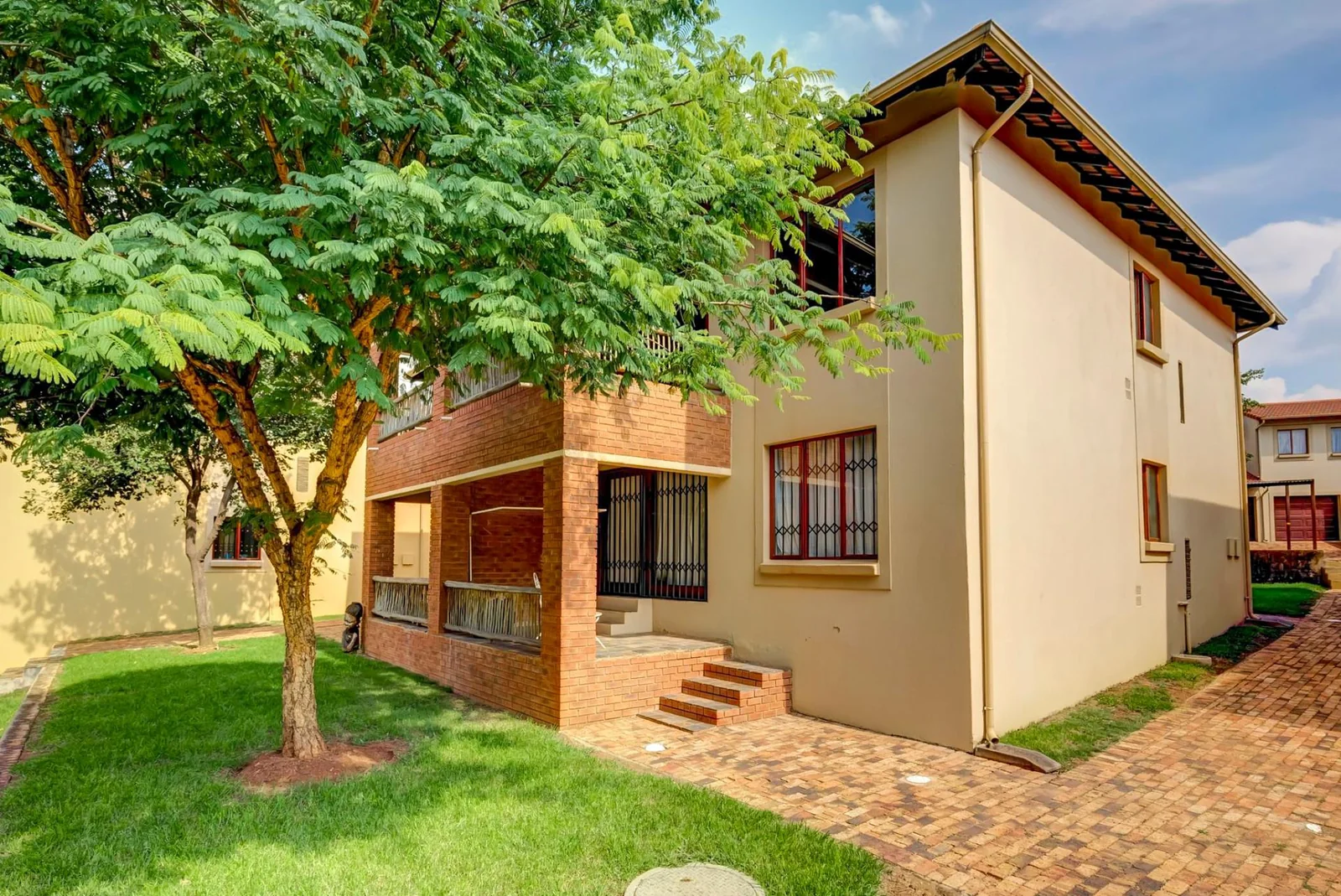 2 BEDROOM APARTMENT IN WILLOWBROOK