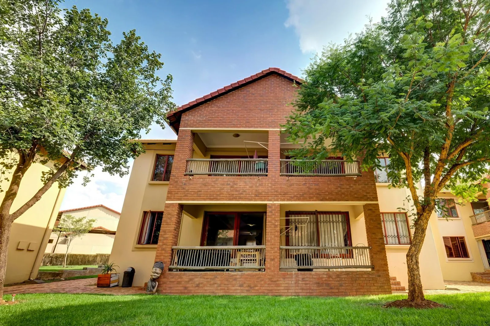 2 BEDROOM APARTMENT IN WILLOWBROOK