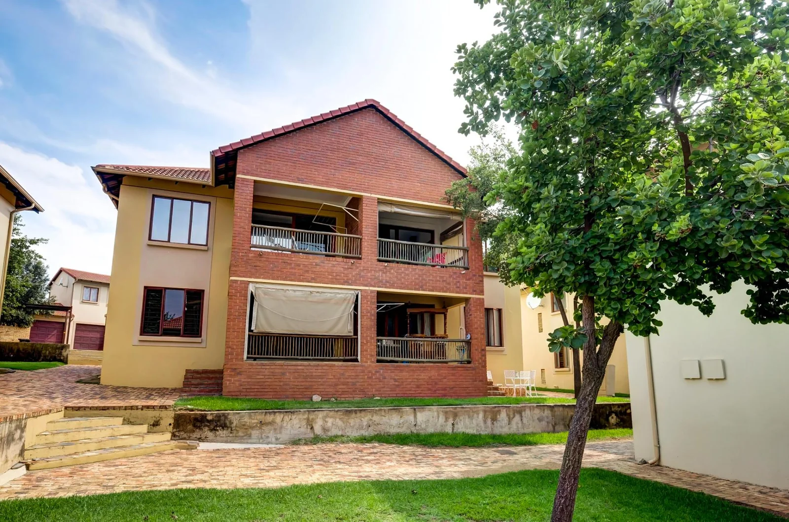 2 BEDROOM APARTMENT IN WILLOWBROOK