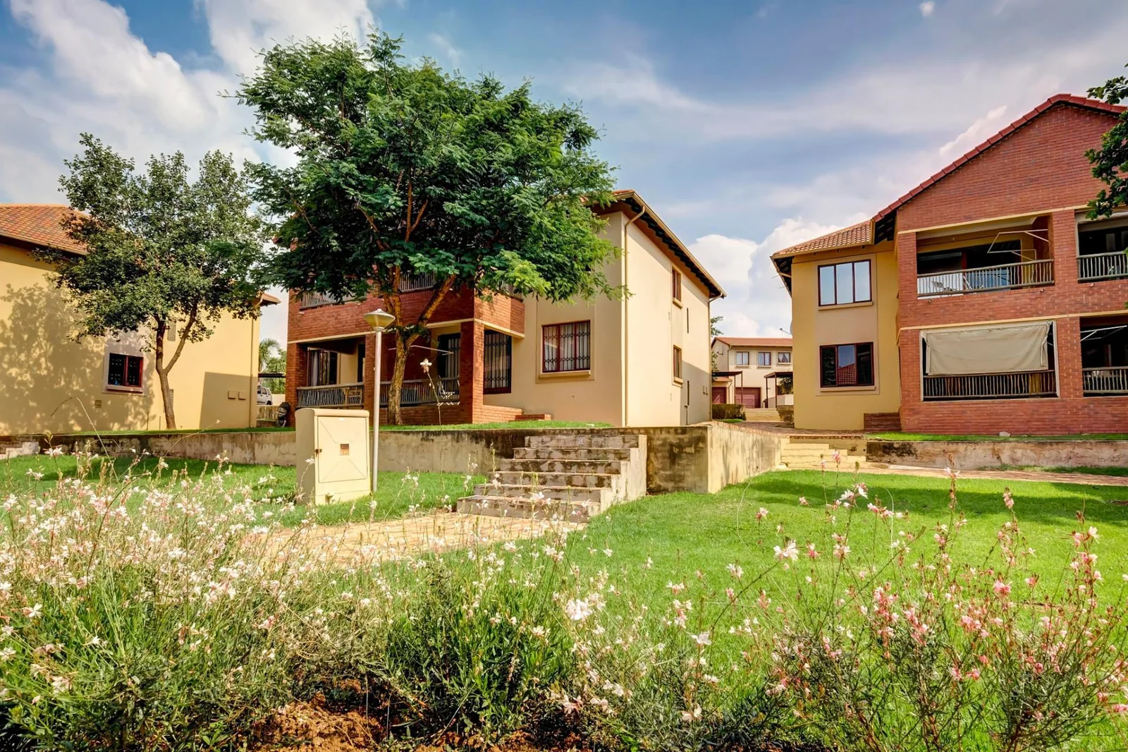 2 BEDROOM APARTMENT IN WILLOWBROOK