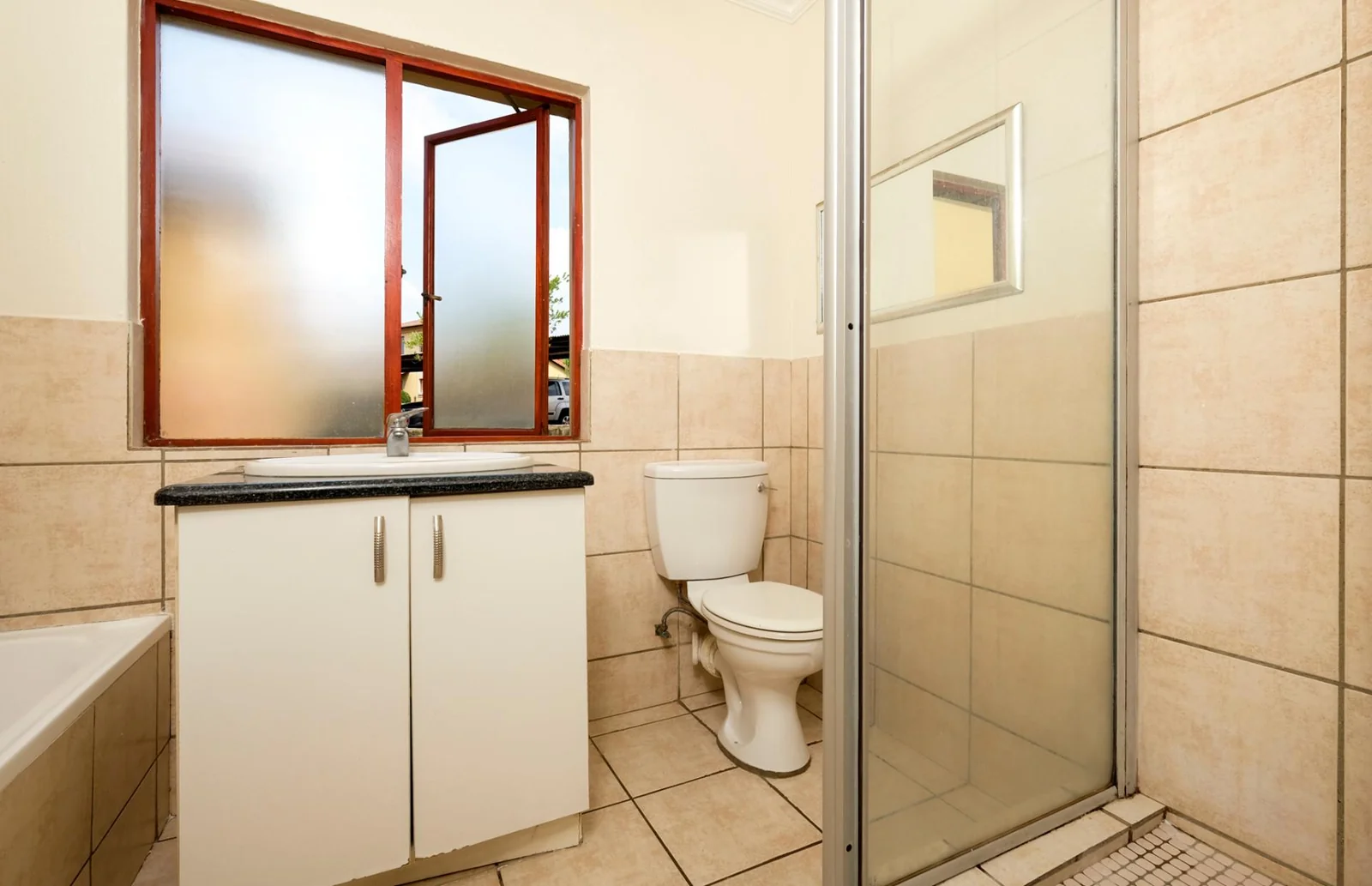 2 BEDROOM APARTMENT IN WILLOWBROOK