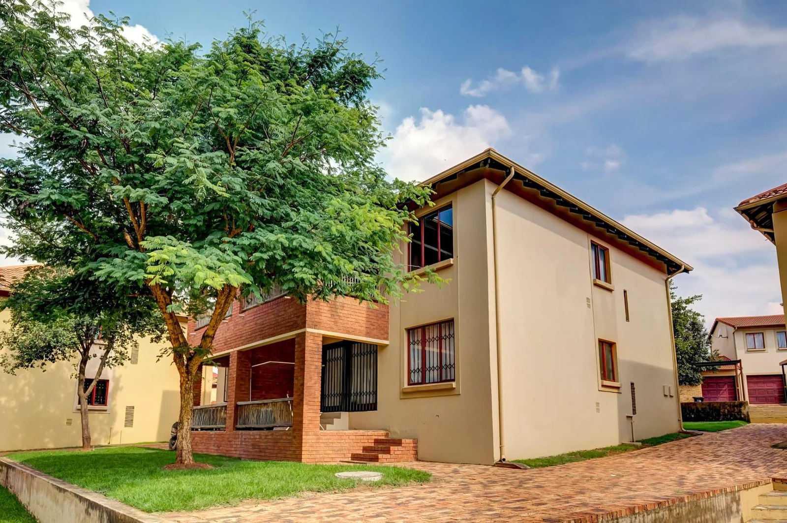 2 BEDROOM APARTMENT IN WILLOWBROOK