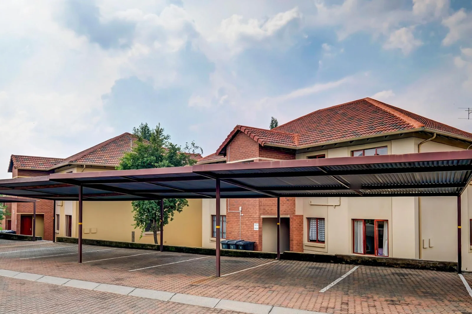 2 BEDROOM APARTMENT IN WILLOWBROOK