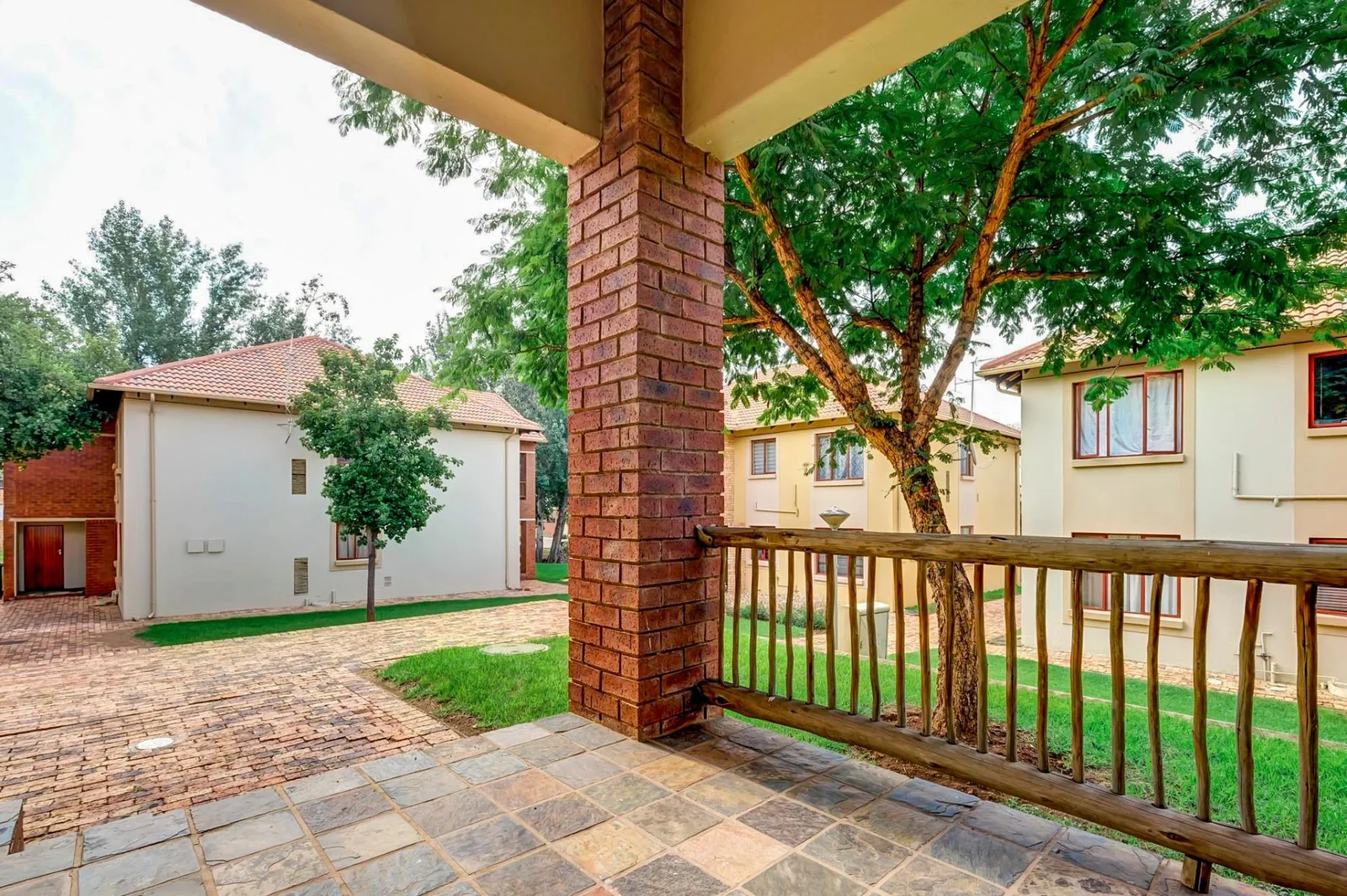 2 BEDROOM APARTMENT IN WILLOWBROOK