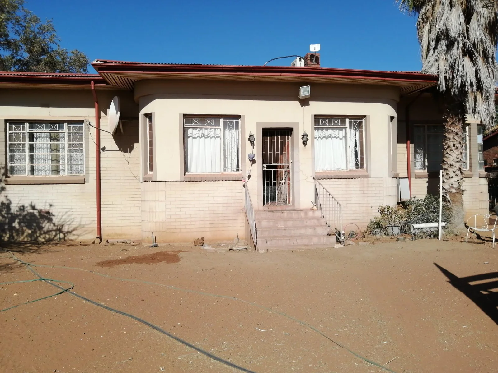 Spacious 5-Bedroom Home with 3 Flats For Sale – Ideal Family or Investment Property