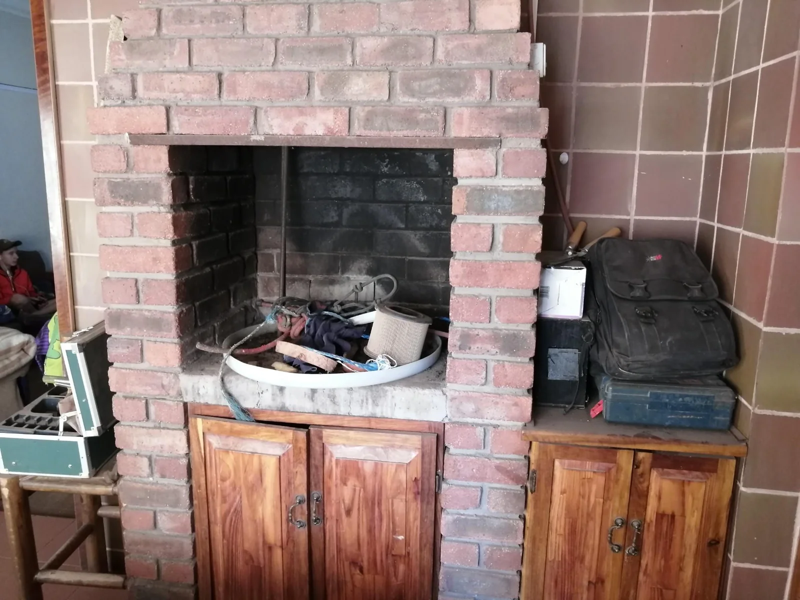 Spacious 5-Bedroom Home with 3 Flats For Sale – Ideal Family or Investment Property