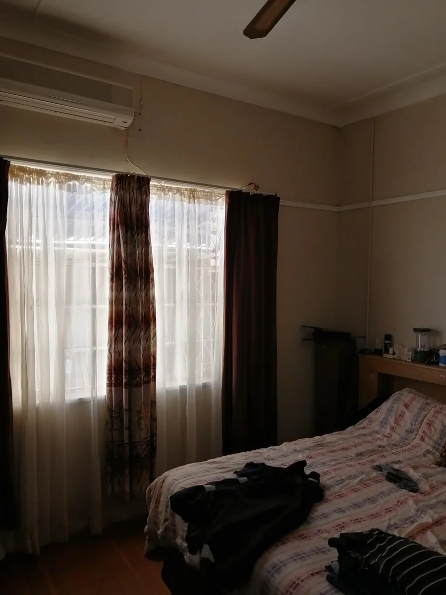 Spacious 5-Bedroom Home with 3 Flats For Sale – Ideal Family or Investment Property