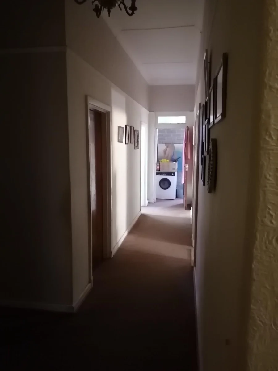 Spacious 5-Bedroom Home with 3 Flats For Sale – Ideal Family or Investment Property