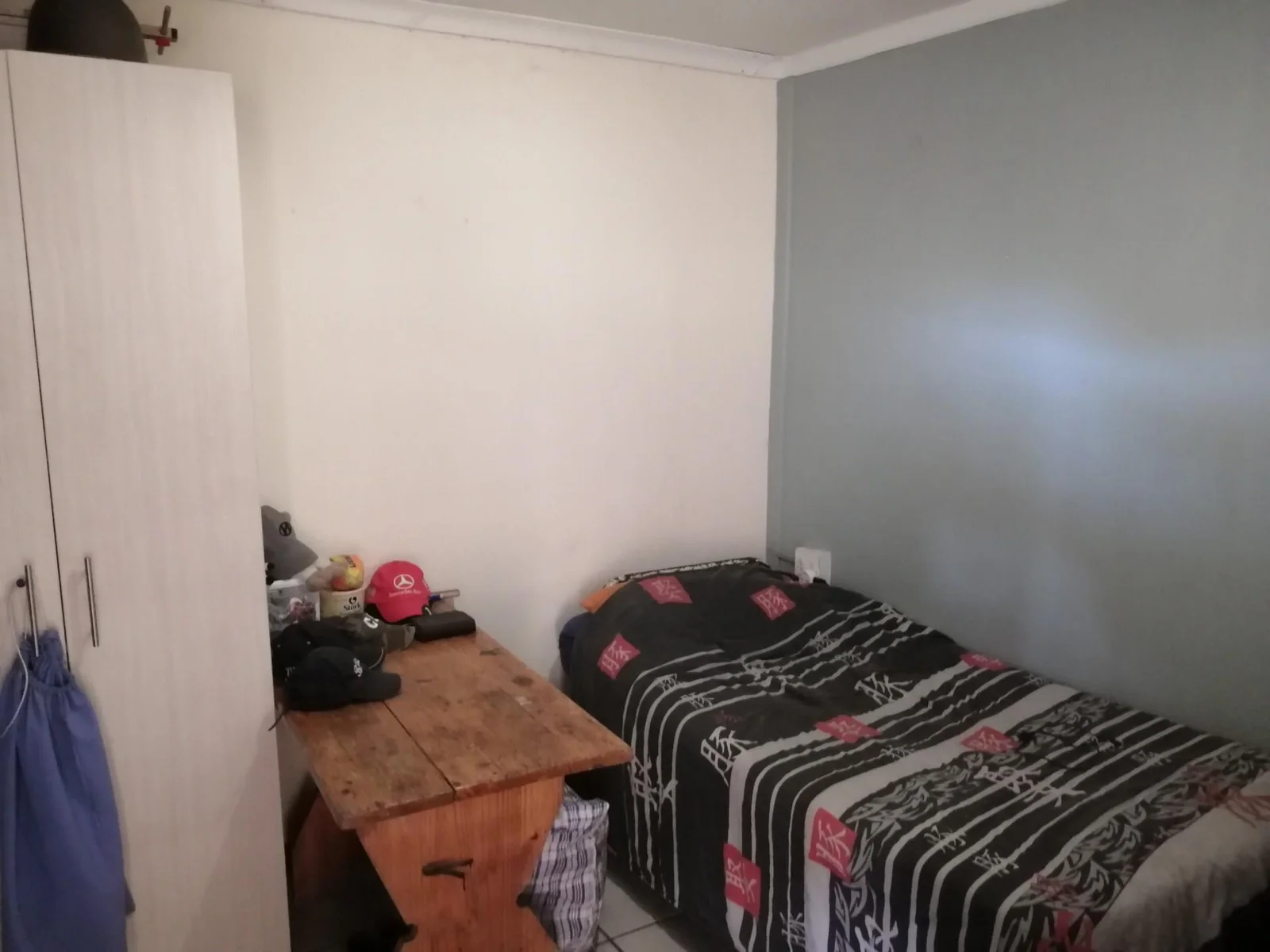 Spacious 5-Bedroom Home with 3 Flats For Sale – Ideal Family or Investment Property