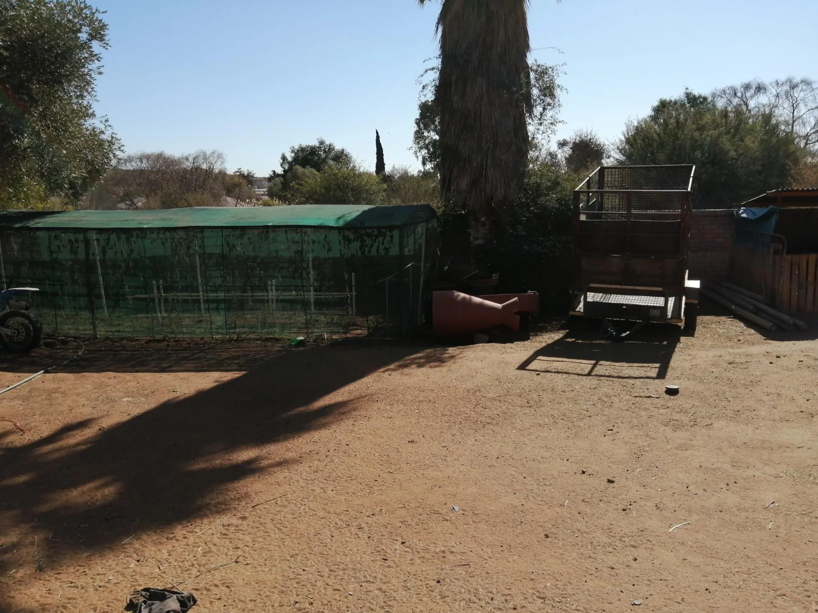 Spacious 5-Bedroom Home with 3 Flats For Sale – Ideal Family or Investment Property