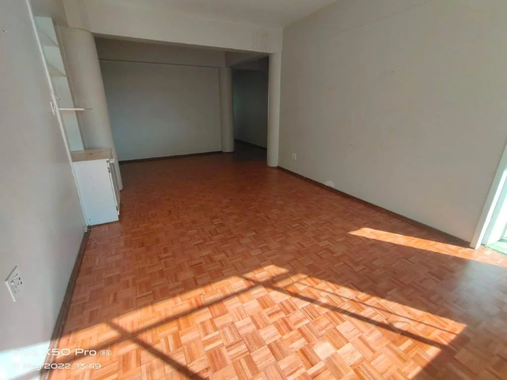 LARGE NORTH FACING  APARTMENT IN ART DECOR BUILDING