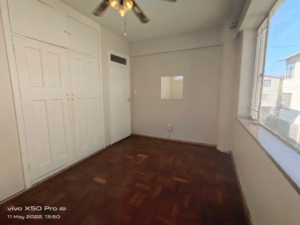 LARGE NORTH FACING  APARTMENT IN ART DECOR BUILDING