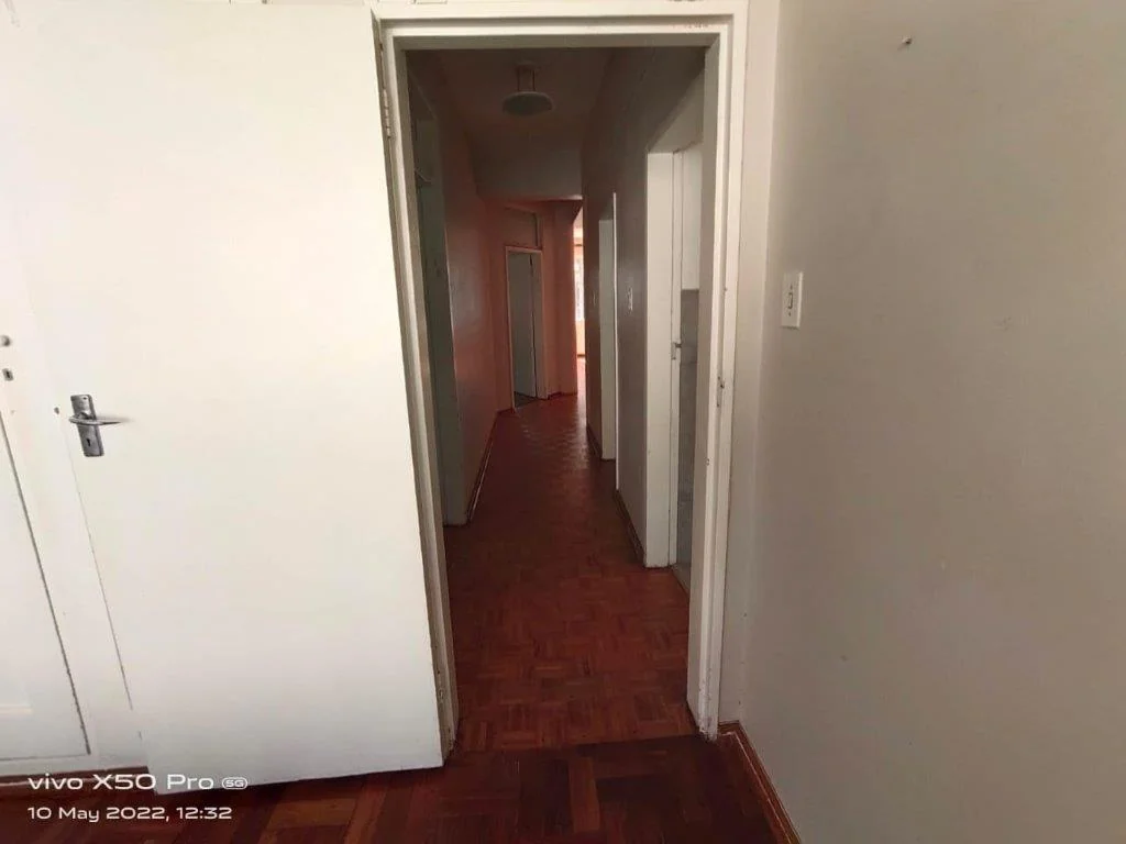 LARGE NORTH FACING  APARTMENT IN ART DECOR BUILDING