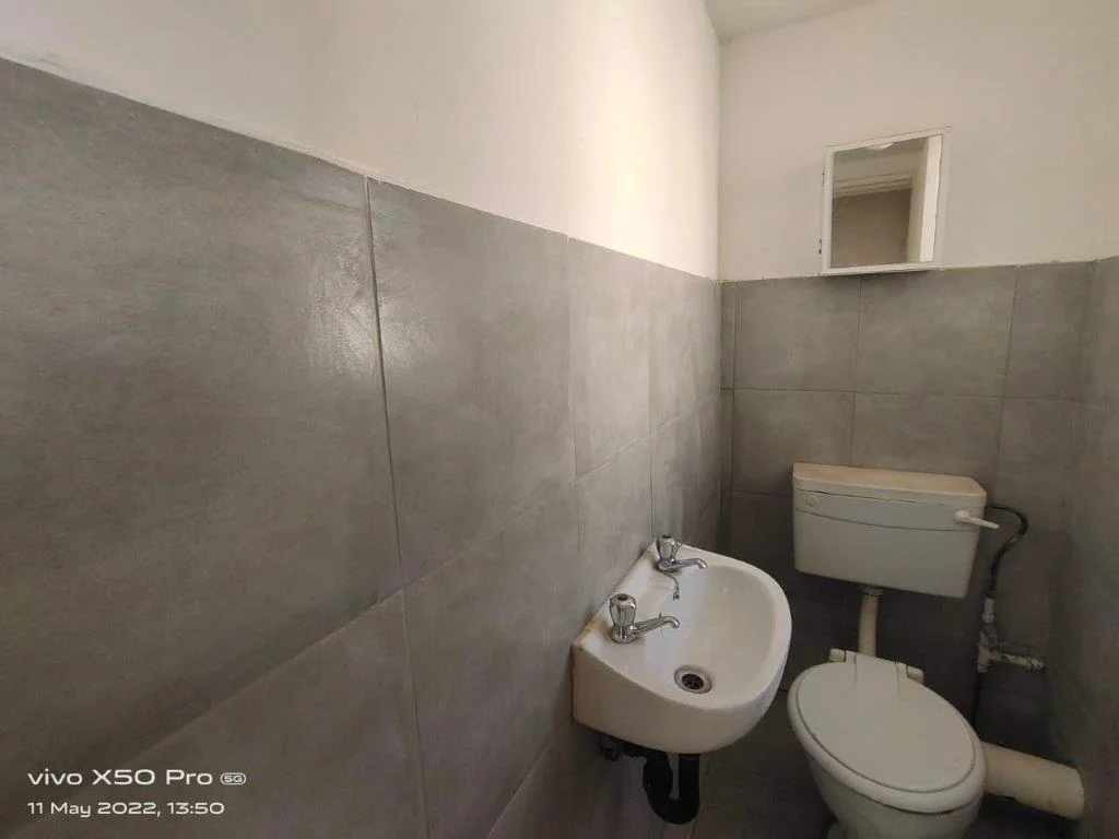 LARGE NORTH FACING  APARTMENT IN ART DECOR BUILDING