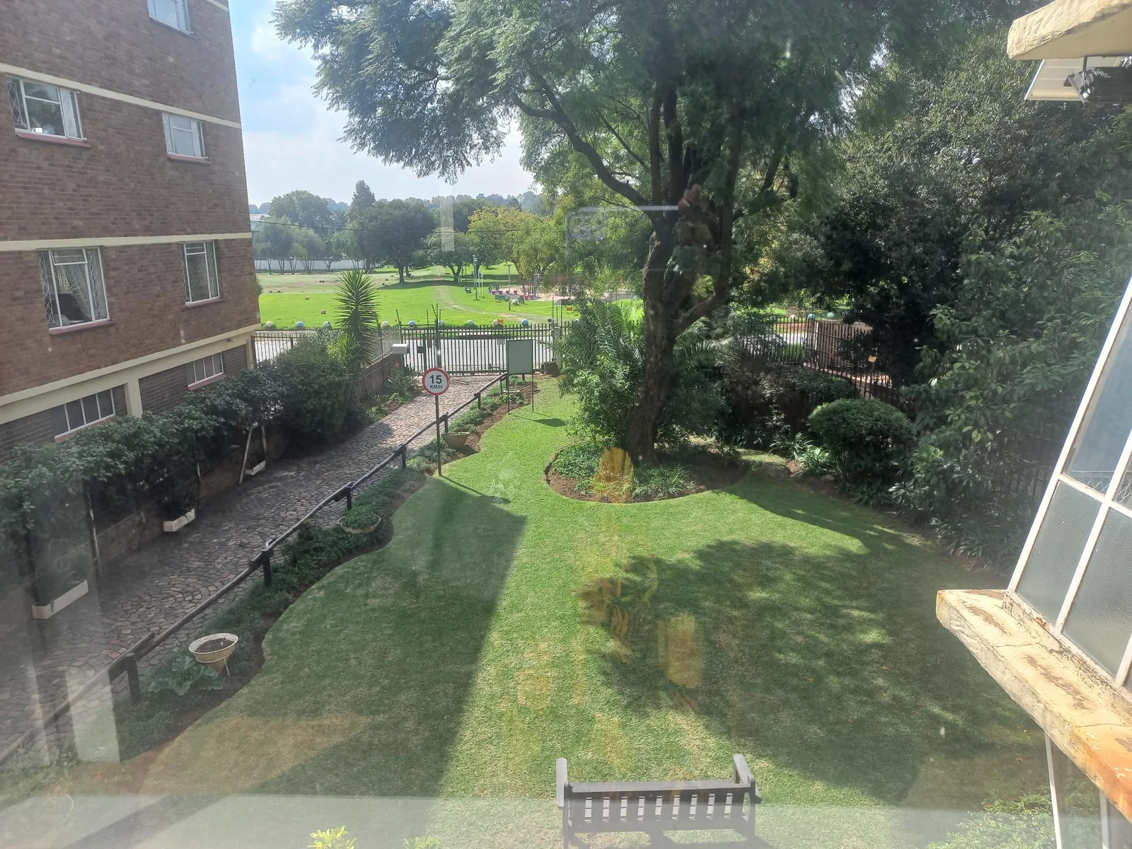 LARGE NORTH FACING  APARTMENT IN ART DECOR BUILDING