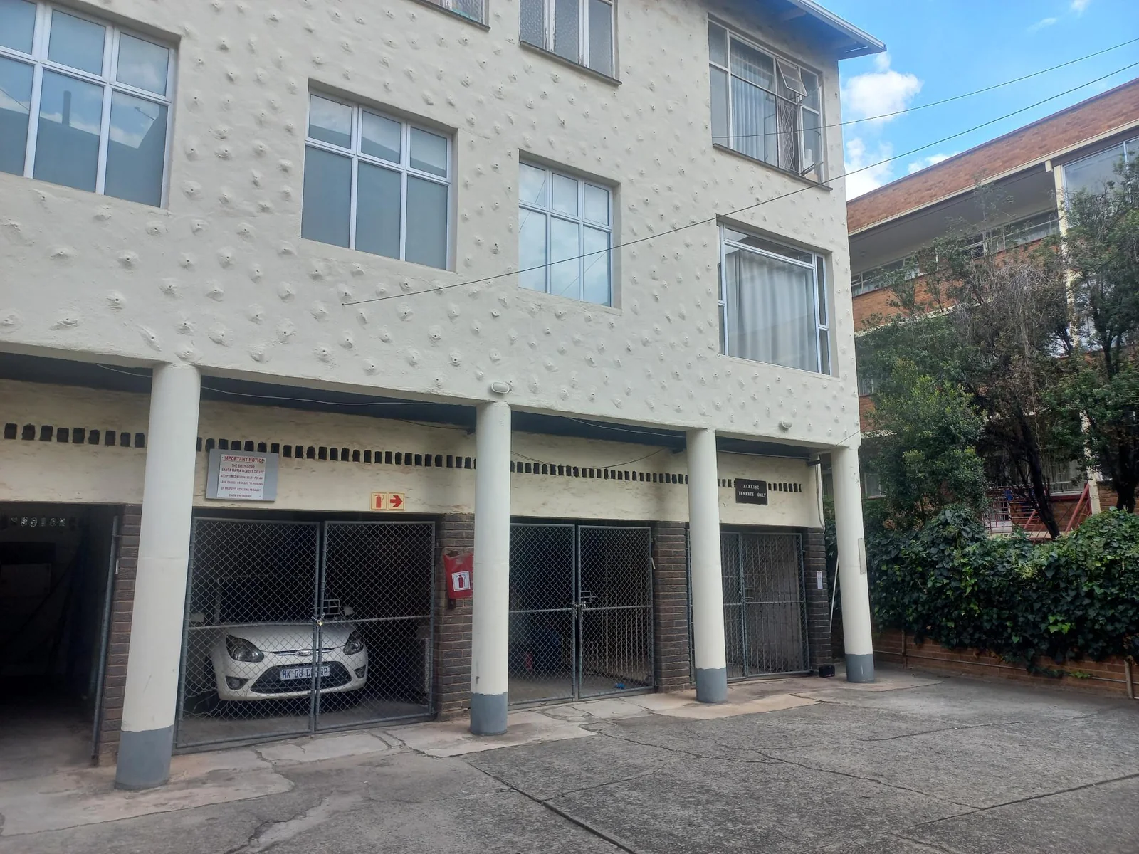 LARGE NORTH FACING  APARTMENT IN ART DECOR BUILDING