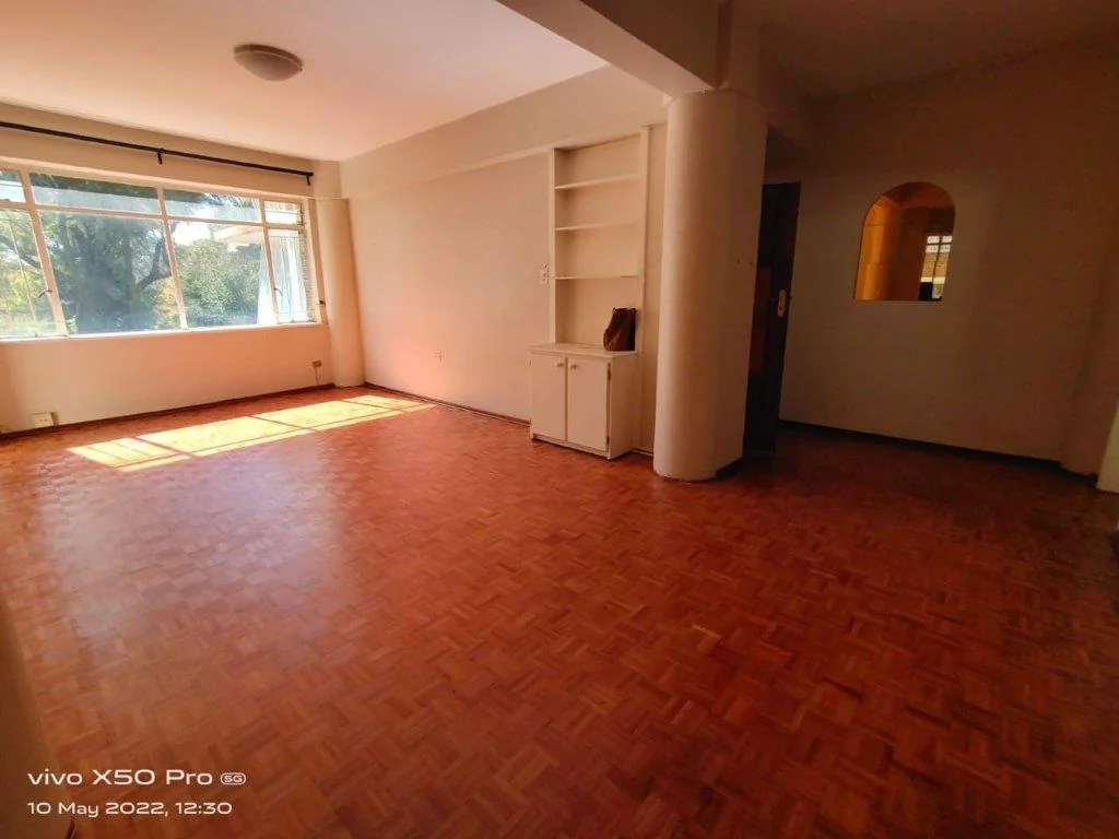 LARGE NORTH FACING  APARTMENT IN ART DECOR BUILDING