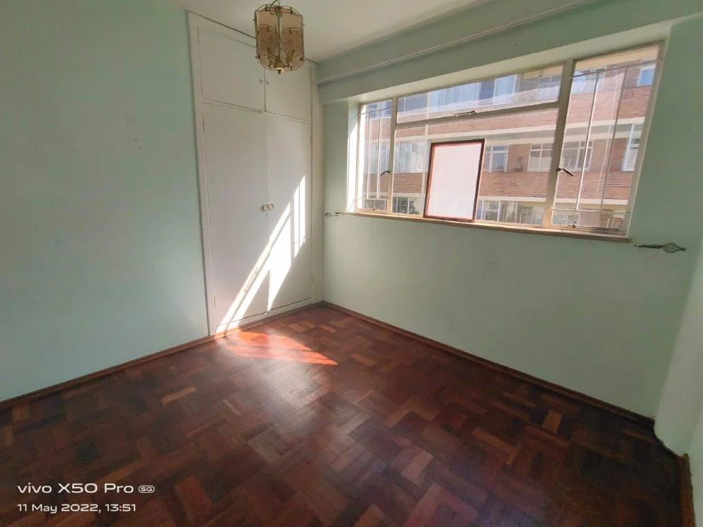 LARGE NORTH FACING  APARTMENT IN ART DECOR BUILDING